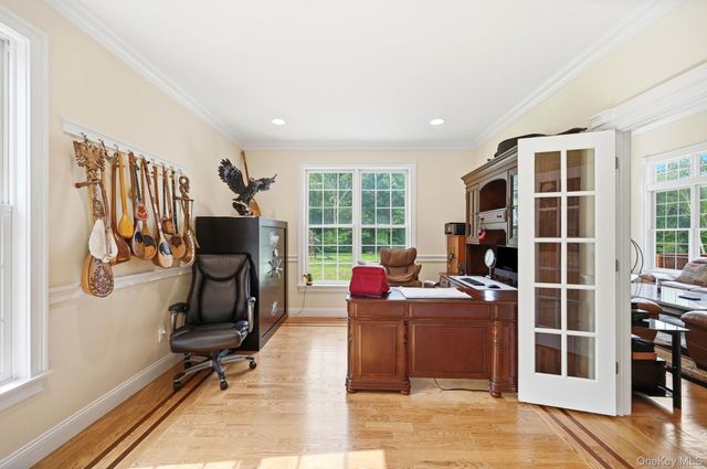 17 Meadow Crest Drive, Mahopac, NY 10541