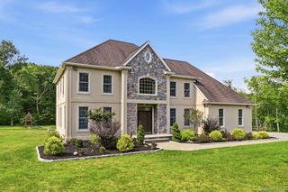 17 Meadow Crest Drive, Mahopac, NY 10541