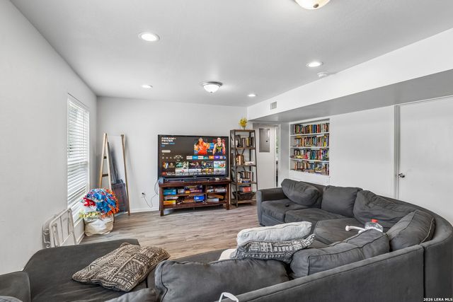 130 SENISA DR, San Antonio, TX 78228