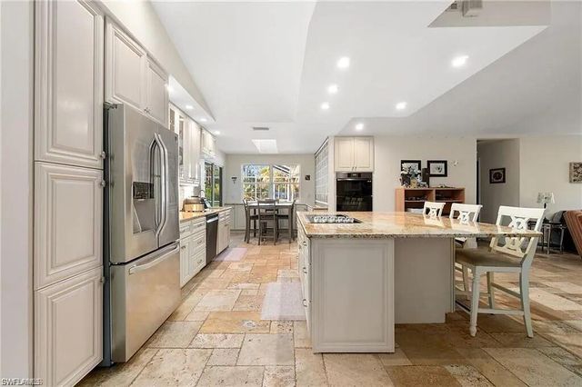6011 Sea Grass LN, Naples, FL 34116