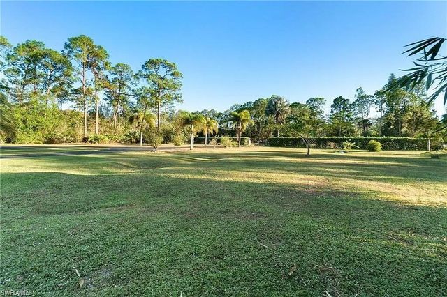 6011 Sea Grass LN, Naples, FL 34116