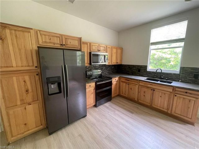 6011 Sea Grass LN, Naples, FL 34116