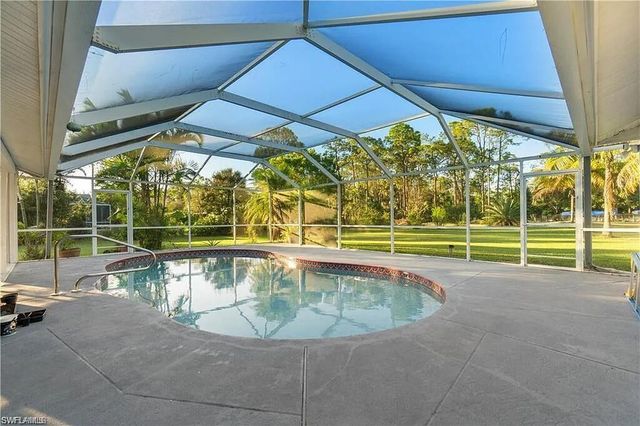 6011 Sea Grass LN, Naples, FL 34116
