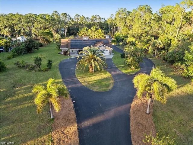 6011 Sea Grass LN, Naples, FL 34116