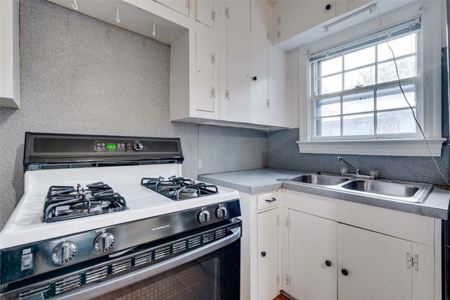 1011 E 49th ST, Austin, TX 78751