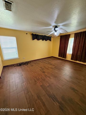 860 Ellington Drive, Biloxi, MS 39532