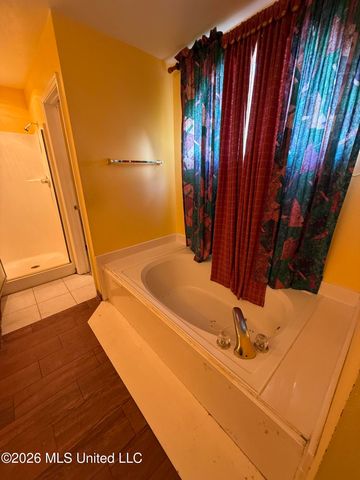 860 Ellington Drive, Biloxi, MS 39532