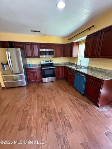 860 Ellington Drive, Biloxi, MS 39532