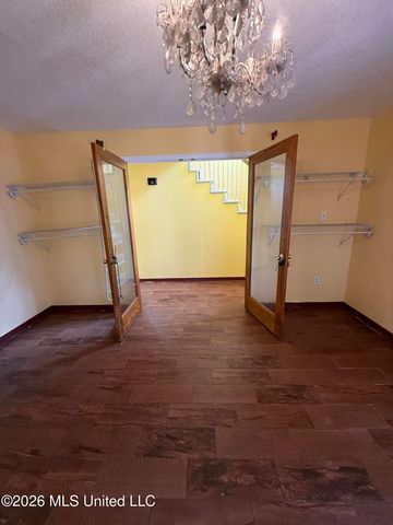 860 Ellington Drive, Biloxi, MS 39532