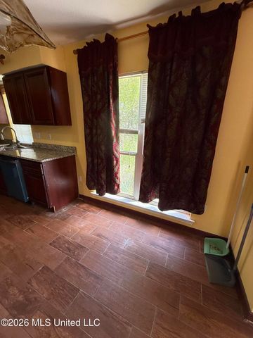 860 Ellington Drive, Biloxi, MS 39532