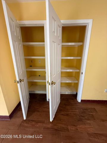 860 Ellington Drive, Biloxi, MS 39532