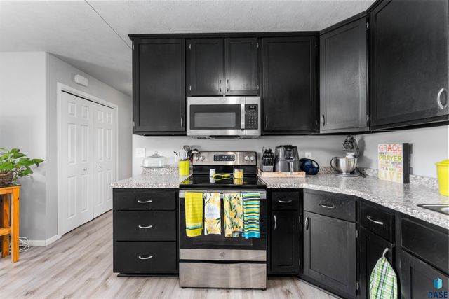 203 Cherry Ln, Chamberlain, SD 57325
