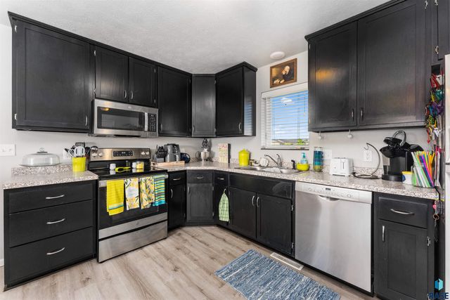203 Cherry Ln, Chamberlain, SD 57325