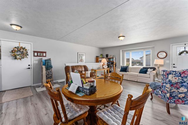 203 Cherry Ln, Chamberlain, SD 57325