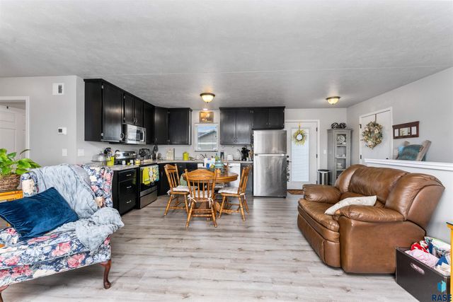 203 Cherry Ln, Chamberlain, SD 57325