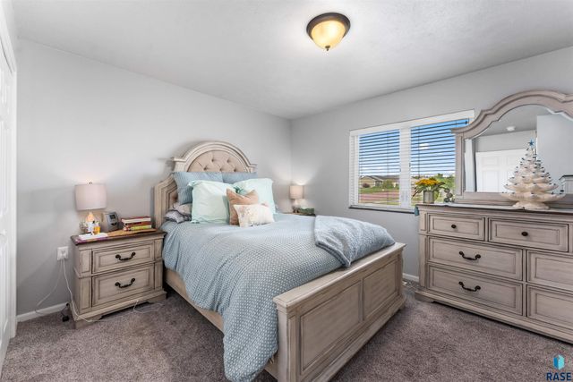 203 Cherry Ln, Chamberlain, SD 57325