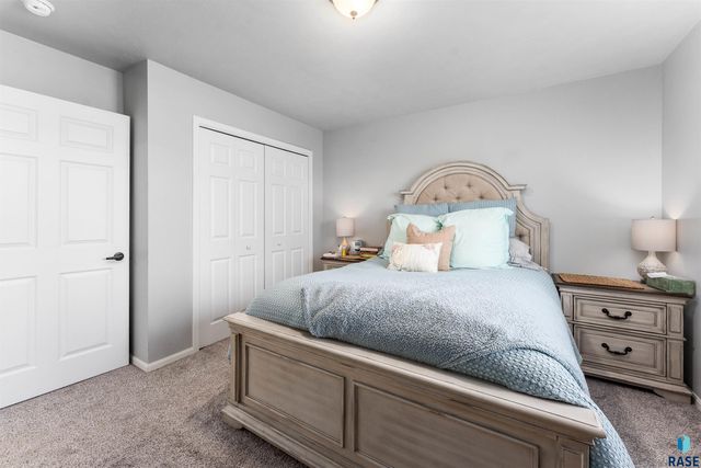 203 Cherry Ln, Chamberlain, SD 57325
