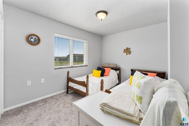 203 Cherry Ln, Chamberlain, SD 57325