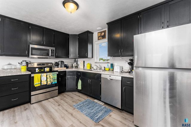 203 Cherry Ln, Chamberlain, SD 57325