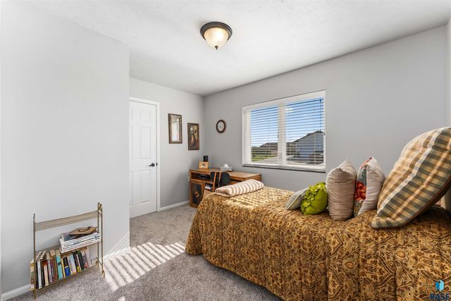 203 Cherry Ln, Chamberlain, SD 57325