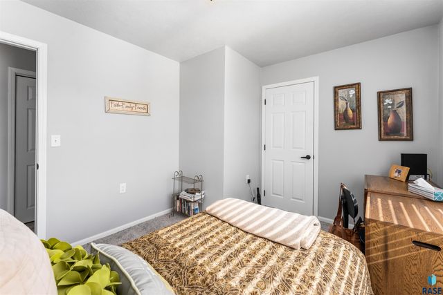 203 Cherry Ln, Chamberlain, SD 57325