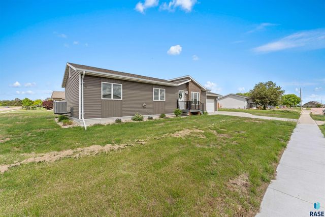 203 Cherry Ln, Chamberlain, SD 57325
