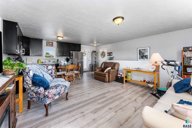 203 Cherry Ln, Chamberlain, SD 57325