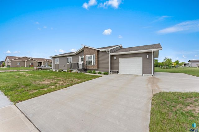 203 Cherry Ln, Chamberlain, SD 57325
