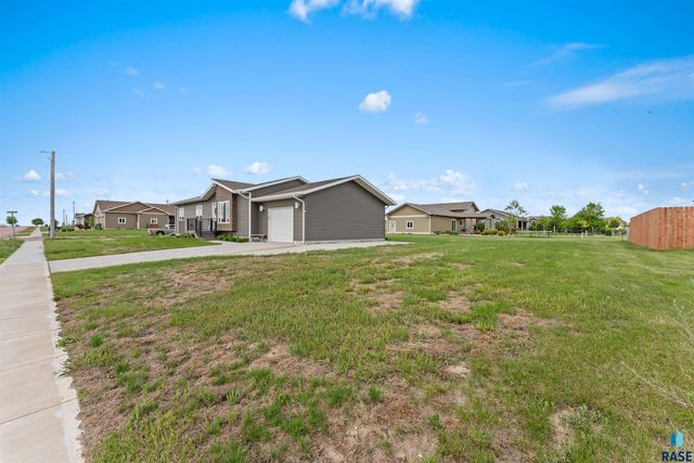 203 Cherry Ln, Chamberlain, SD 57325