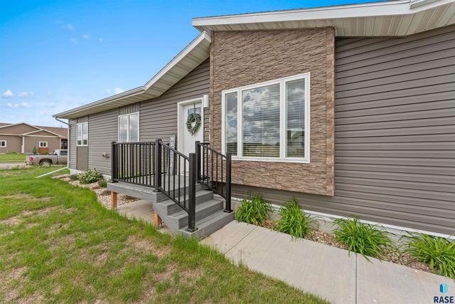 203 Cherry Ln, Chamberlain, SD 57325