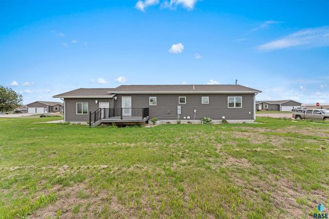 203 Cherry Ln, Chamberlain, SD 57325