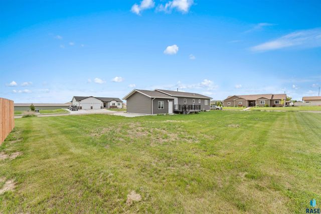 203 Cherry Ln, Chamberlain, SD 57325