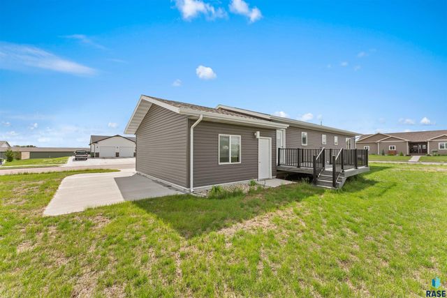 203 Cherry Ln, Chamberlain, SD 57325