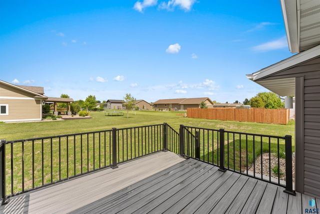 203 Cherry Ln, Chamberlain, SD 57325