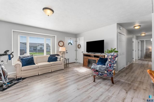 203 Cherry Ln, Chamberlain, SD 57325
