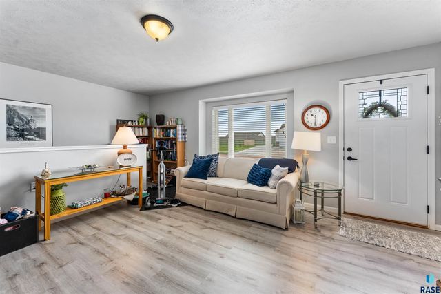 203 Cherry Ln, Chamberlain, SD 57325