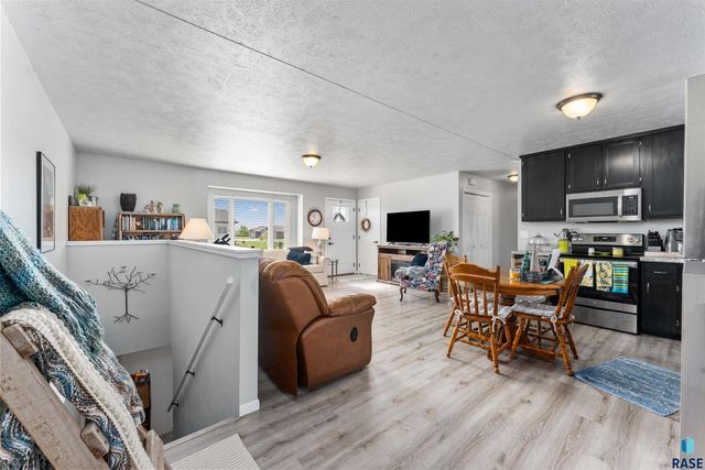 203 Cherry Ln, Chamberlain, SD 57325