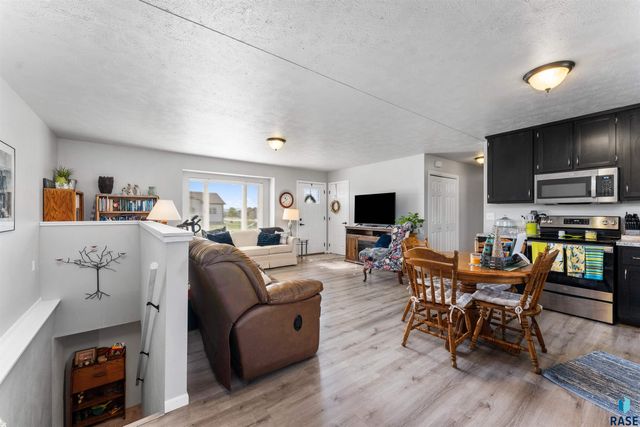 203 Cherry Ln, Chamberlain, SD 57325