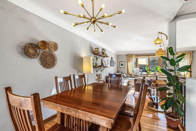 1205 Laurie Road W, Roseville, MN 55113