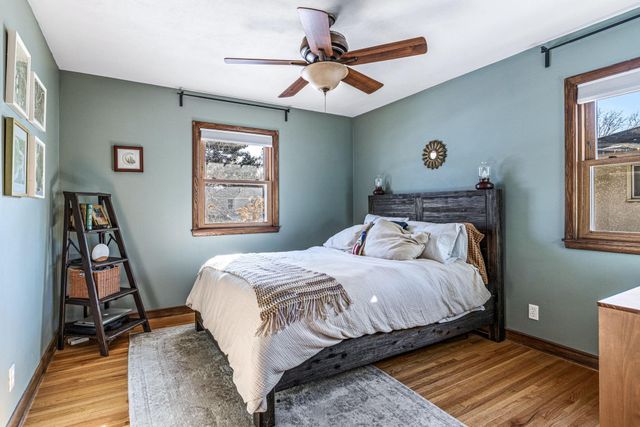 1205 Laurie Road W, Roseville, MN 55113