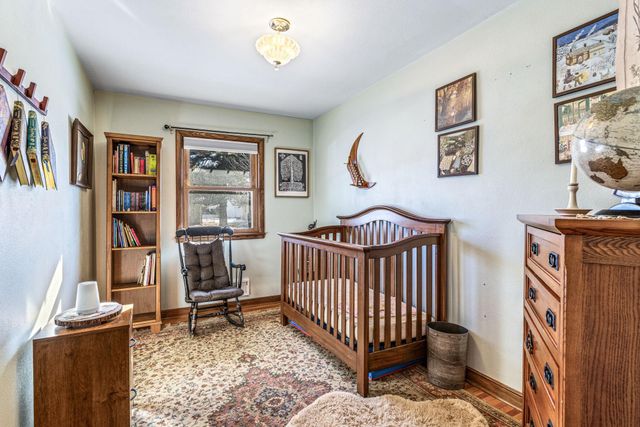 1205 Laurie Road W, Roseville, MN 55113