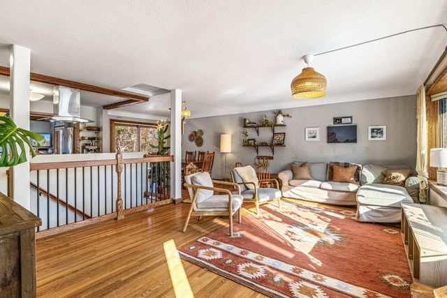 1205 Laurie Road W, Roseville, MN 55113