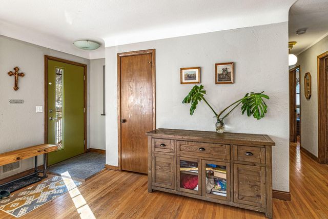 1205 Laurie Road W, Roseville, MN 55113