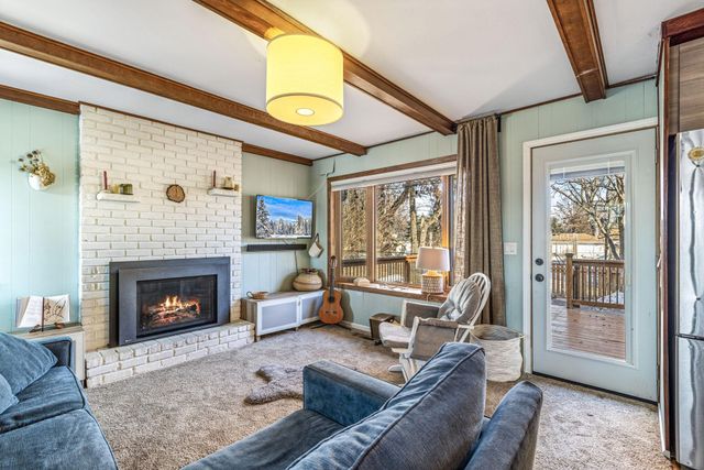 1205 Laurie Road W, Roseville, MN 55113