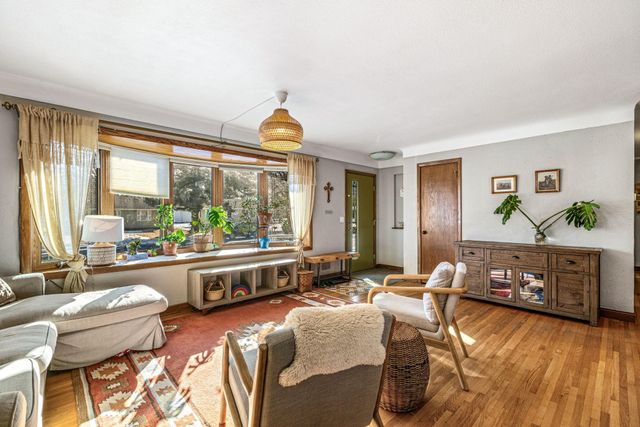 1205 Laurie Road W, Roseville, MN 55113