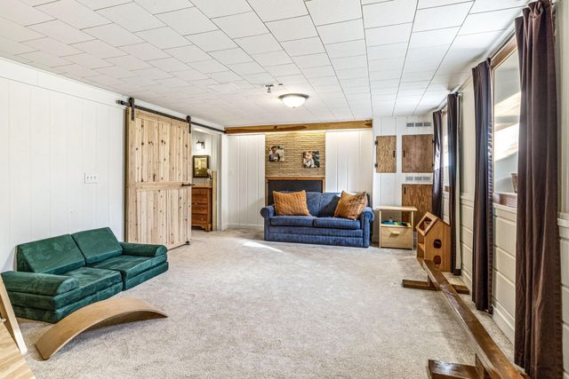 1205 Laurie Road W, Roseville, MN 55113