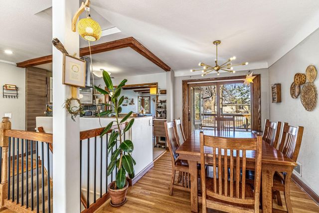 1205 Laurie Road W, Roseville, MN 55113