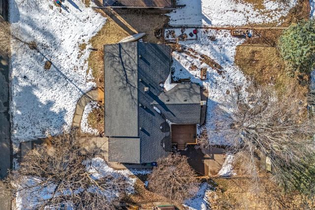 1205 Laurie Road W, Roseville, MN 55113