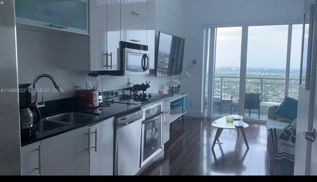 60 SW 13th St 3017, Miami, FL 33130