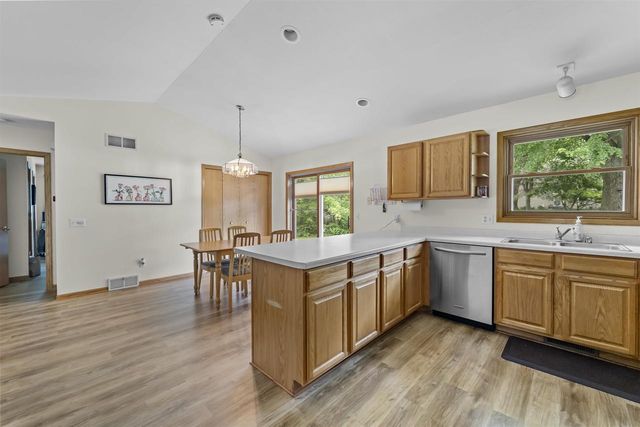 15 Naylor Circle, Madison, WI 53719